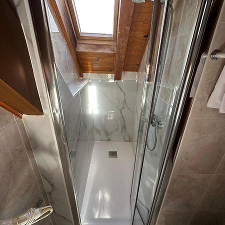 איסאבה Hostal Ezkaurre מראה חיצוני תמונה