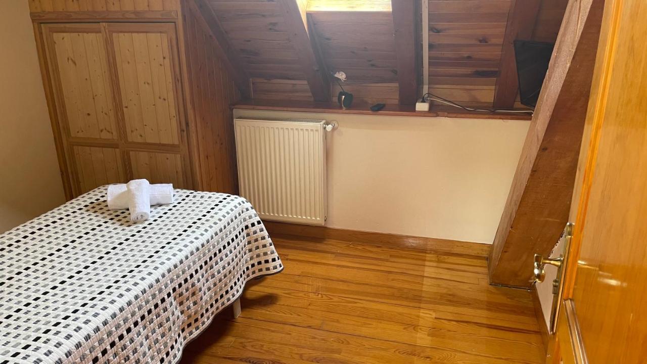 איסאבה Hostal Ezkaurre מראה חיצוני תמונה