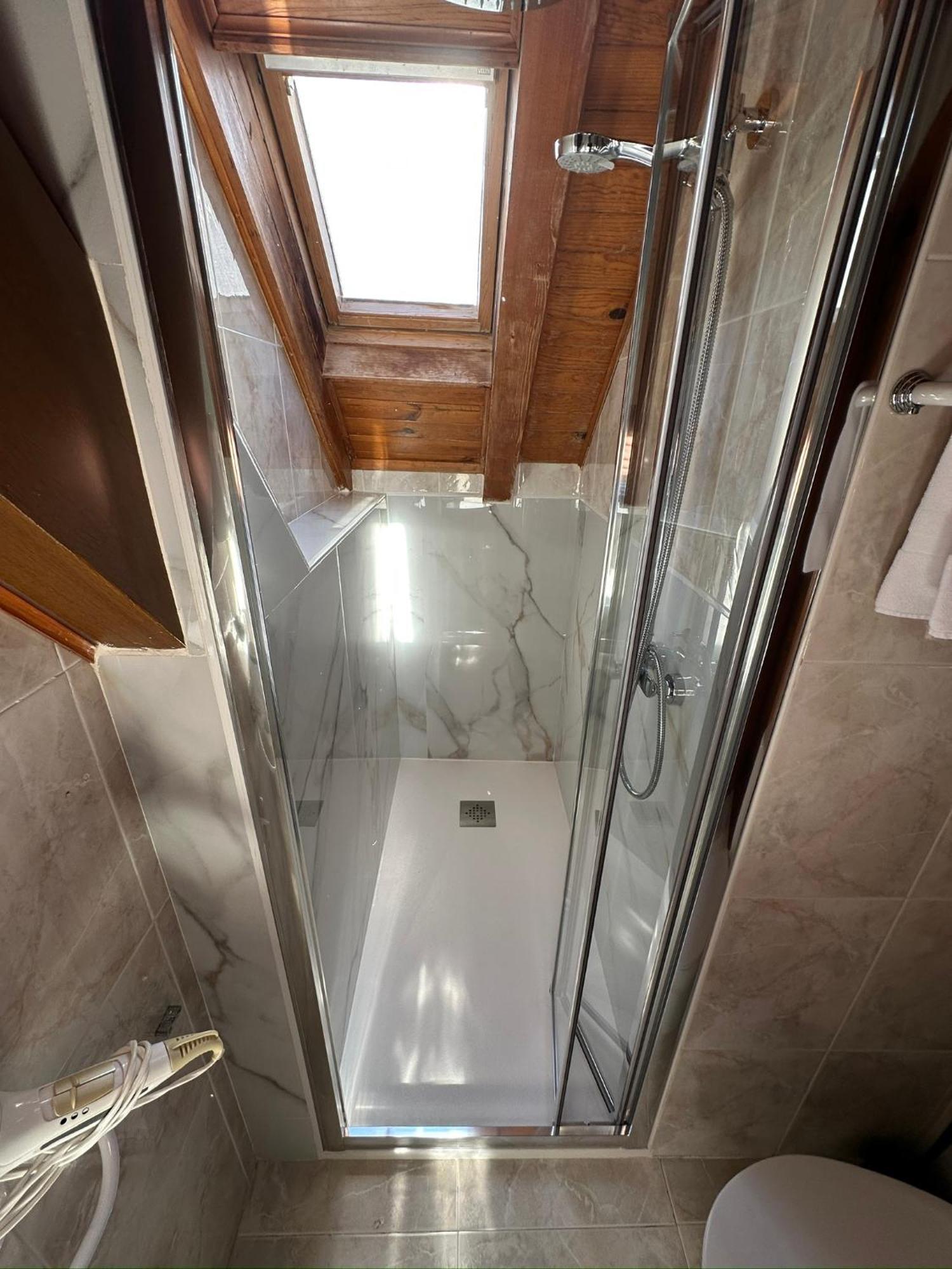 איסאבה Hostal Ezkaurre מראה חיצוני תמונה