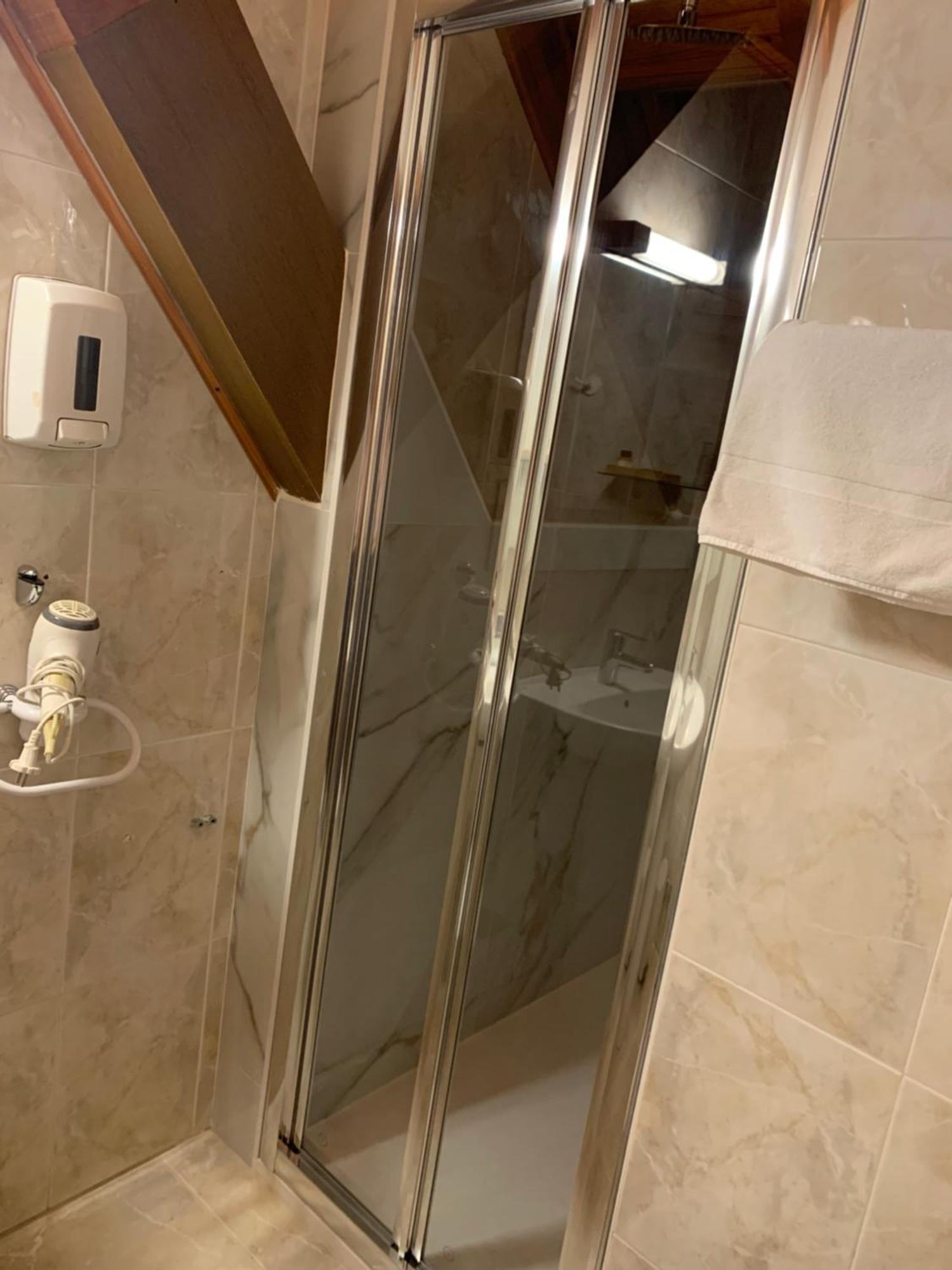 איסאבה Hostal Ezkaurre מראה חיצוני תמונה