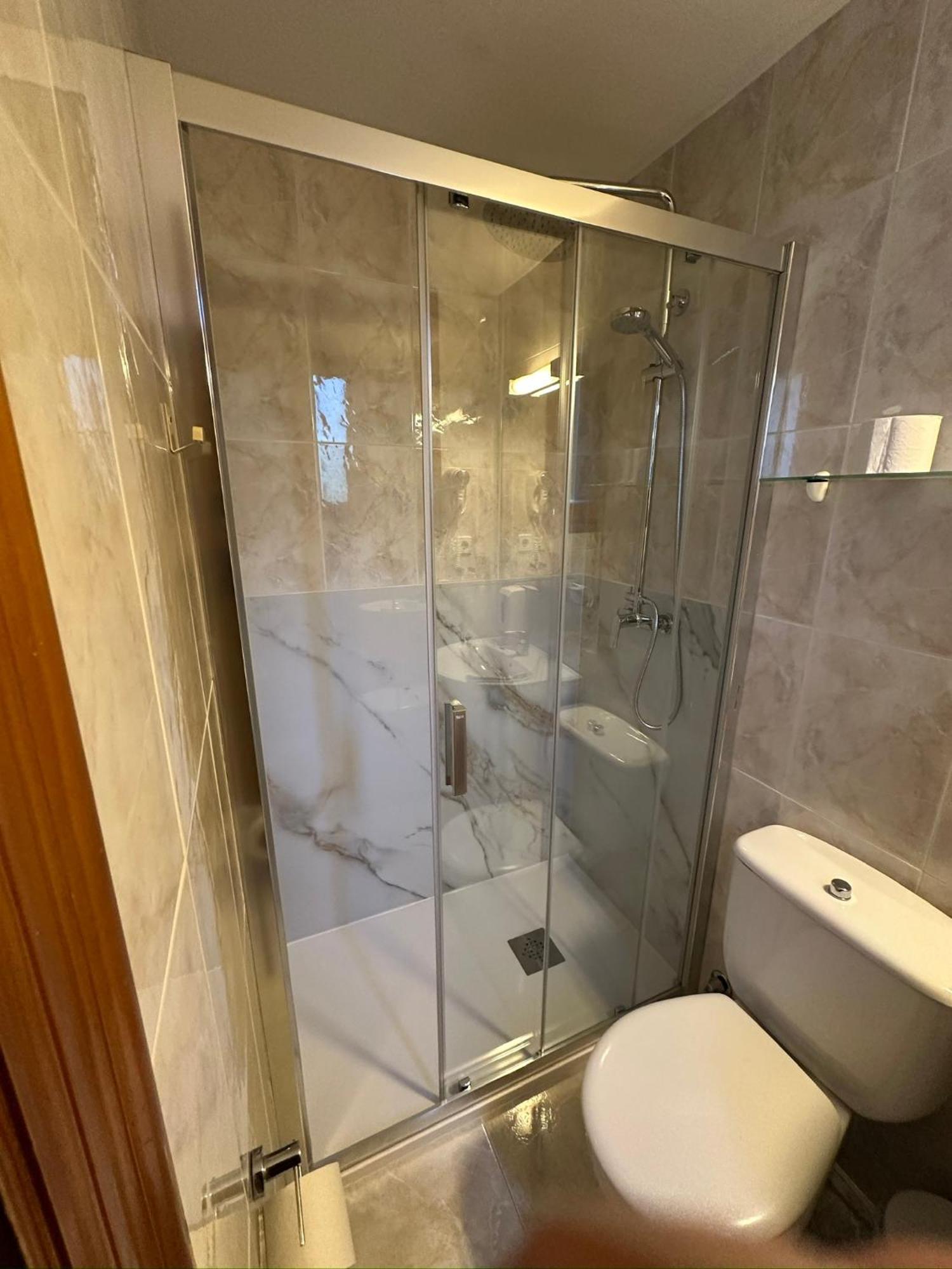 איסאבה Hostal Ezkaurre מראה חיצוני תמונה