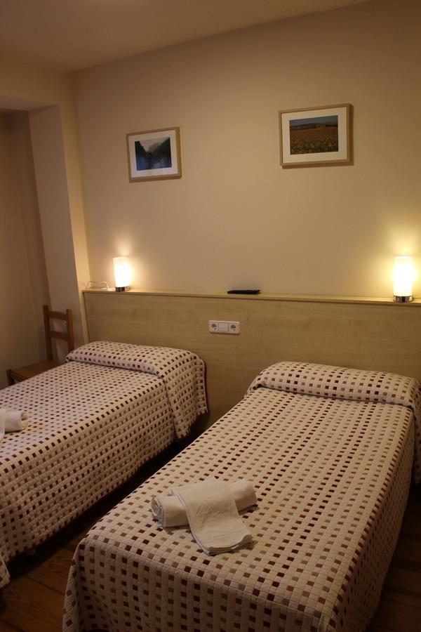 איסאבה Hostal Ezkaurre מראה חיצוני תמונה