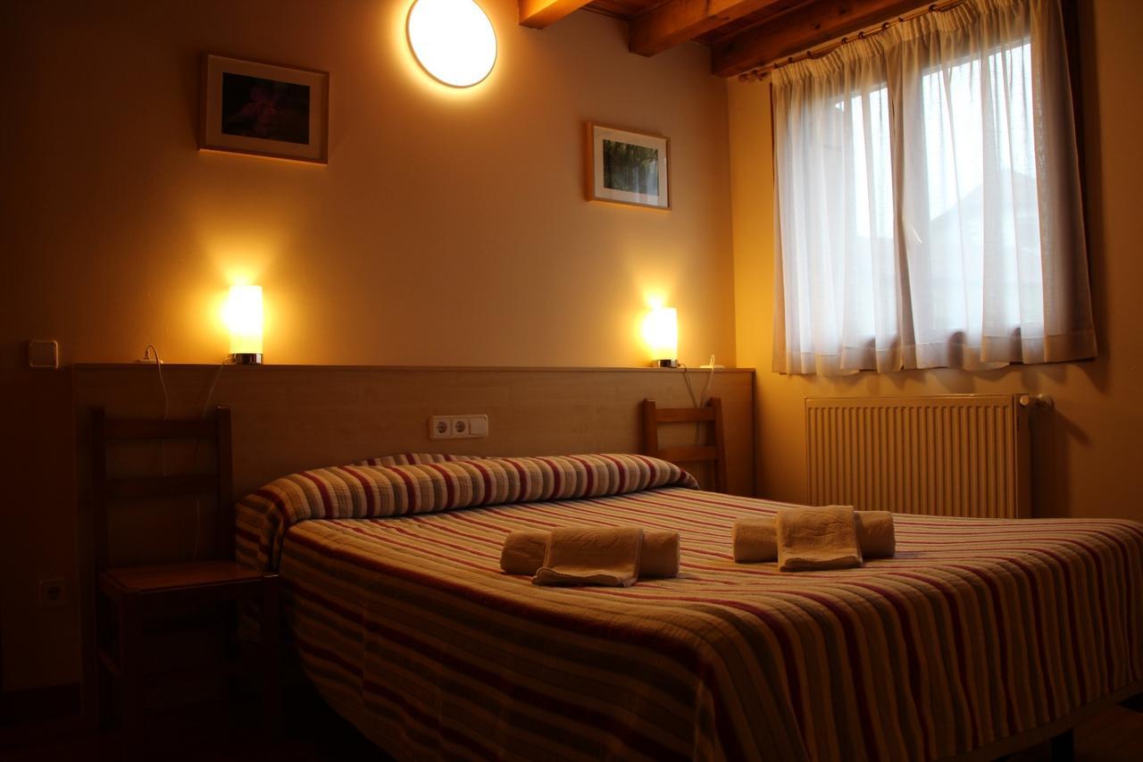 איסאבה Hostal Ezkaurre מראה חיצוני תמונה