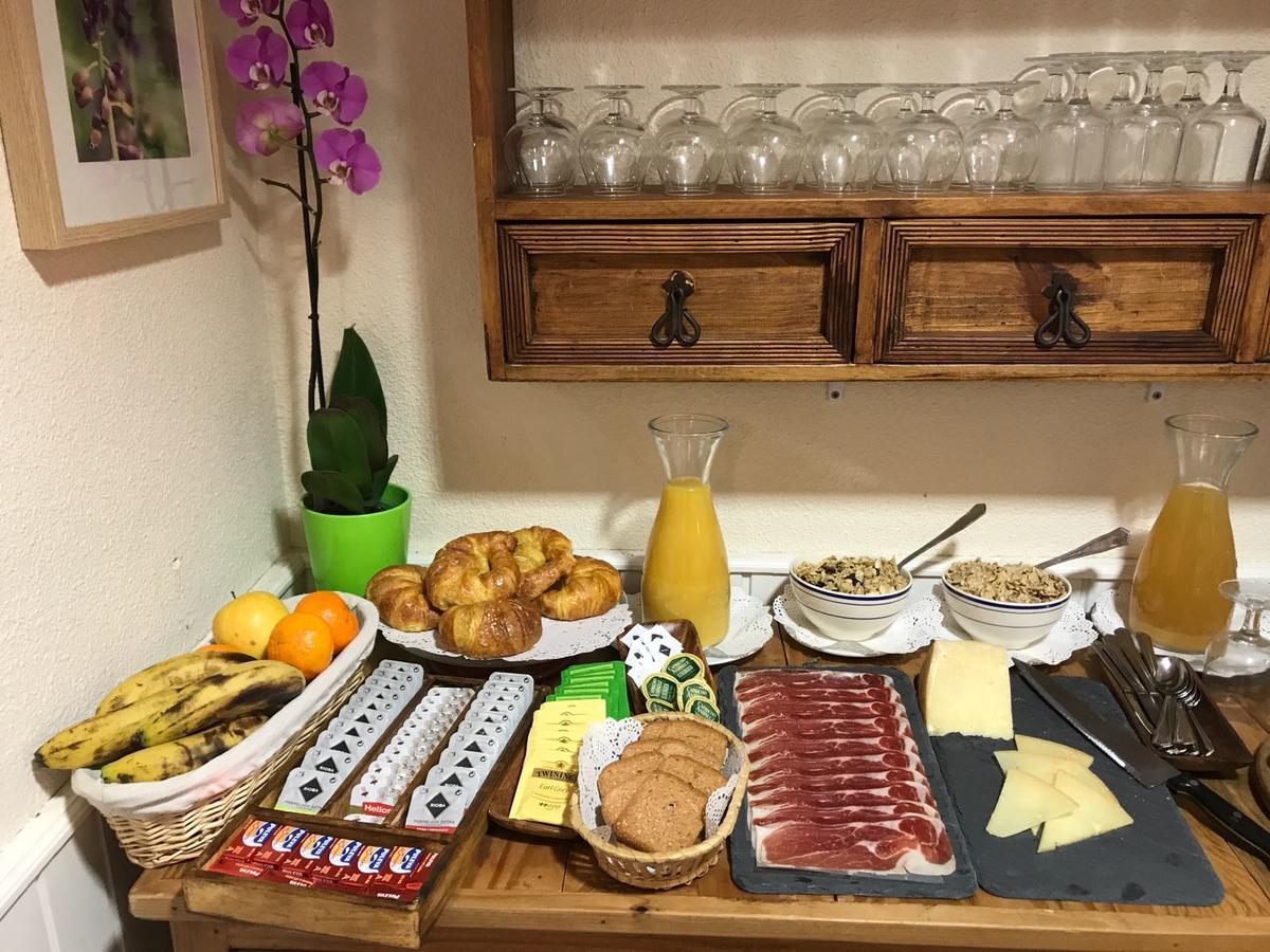 איסאבה Hostal Ezkaurre מראה חיצוני תמונה